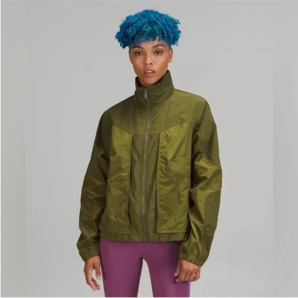 Lululemon Juniper Green Ripstop Relaxed-Fit Short Jacket. Size 2